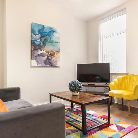 3-Bedroom Home In Liverpool L15 With Free Parking Bagian luar foto