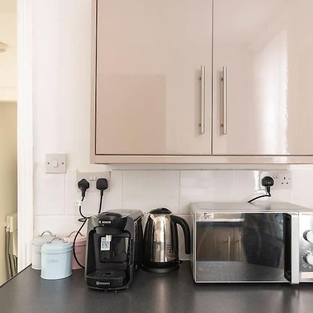 3-Bedroom Home In Liverpool L15 With Free Parking Bagian luar foto