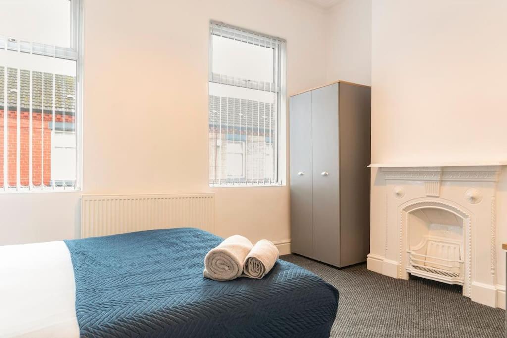 3-Bedroom Home In Liverpool L15 With Free Parking Bagian luar foto