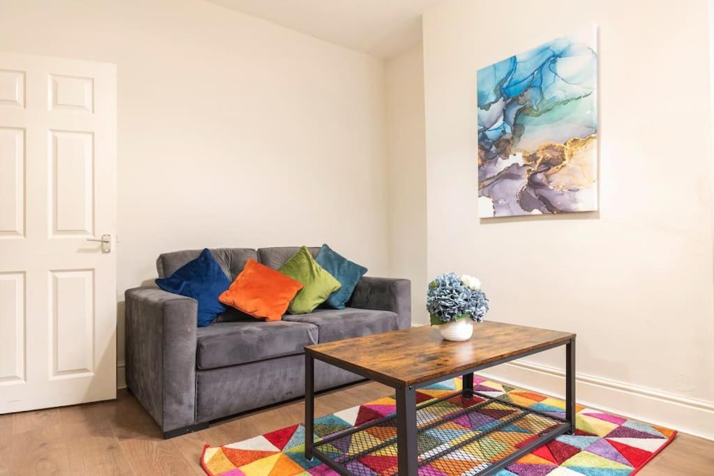 3-Bedroom Home In Liverpool L15 With Free Parking Bagian luar foto