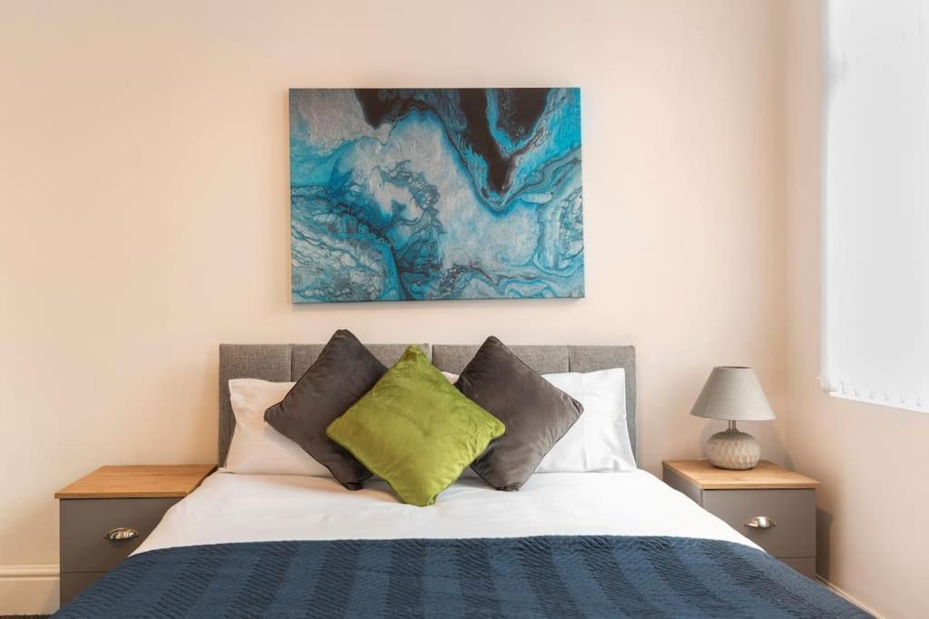 3-Bedroom Home In Liverpool L15 With Free Parking Bagian luar foto