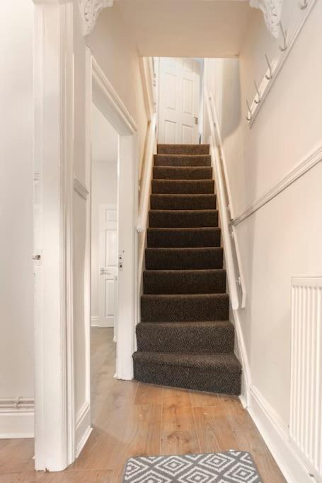 3-Bedroom Home In Liverpool L15 With Free Parking Bagian luar foto